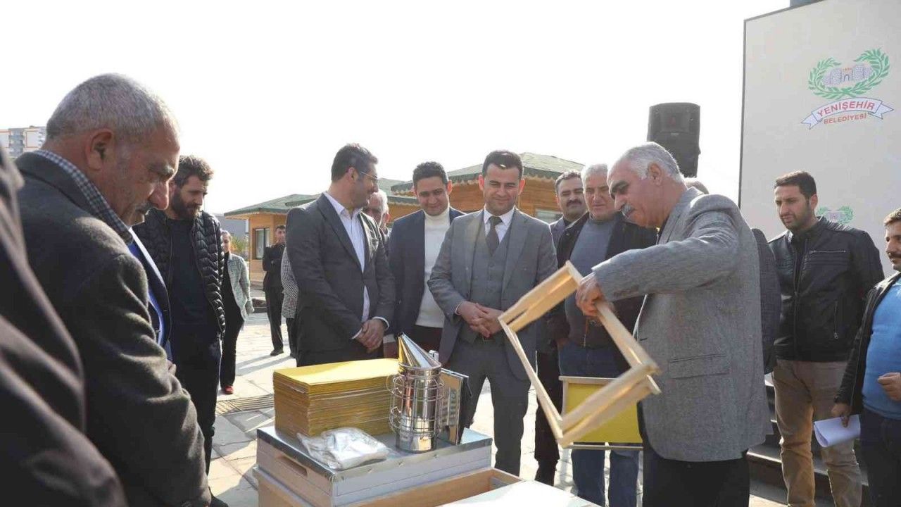 Diyarbakır’da bal üreticilerine ekipman desteği sağlandı