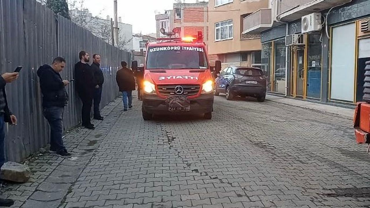 Edirne’de çatıda çıkan yangın paniğe neden oldu