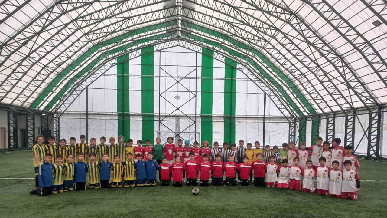 Gediz’de “Akif’in Sözü Cumhuriyetin 100’ü” futbol turnuvası düzenlendi