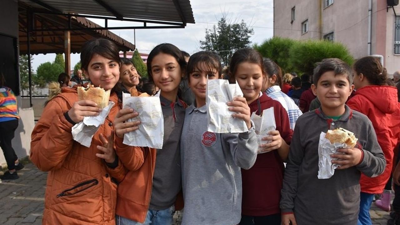 Germencik’te 700 öğrenciye balık ekmek dağıtıldı