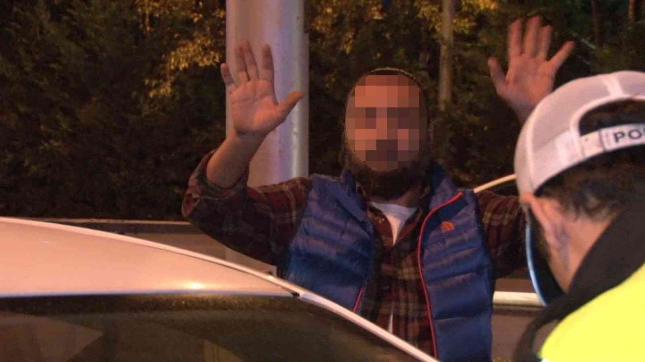 Kadıköy’de trafik denetiminde alkollü çıktı, basın mensuplarına el salladı