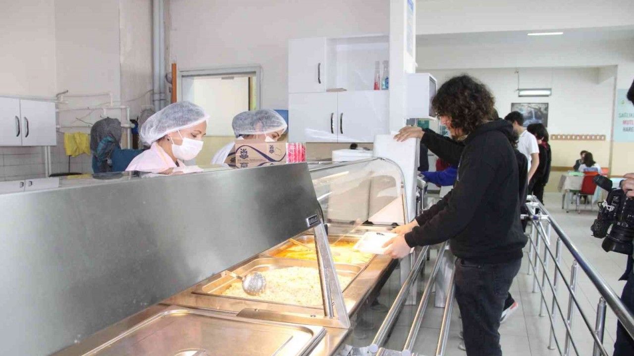 Karaman’da 8 bin öğrenciye ücretsiz yemek veriliyor