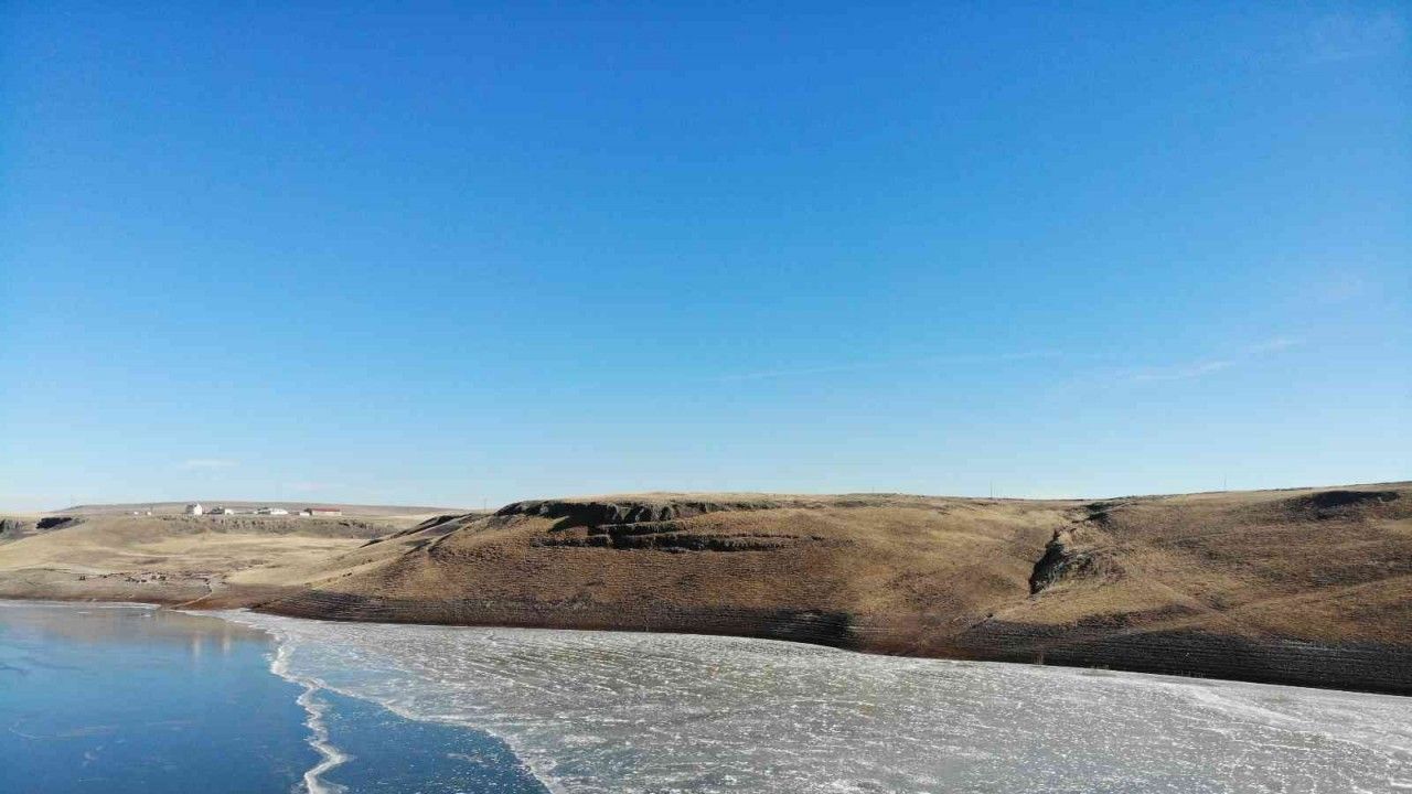 Kars’ta Sibirya soğukları baraj dondurdu