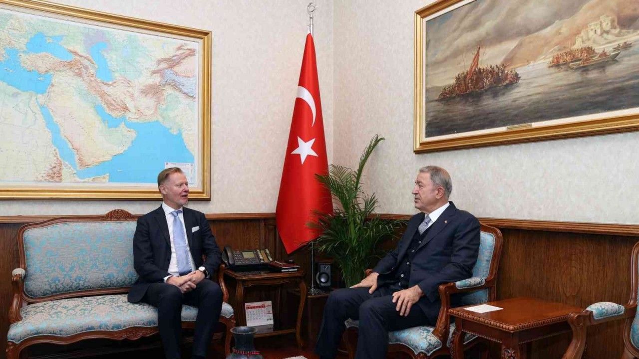 Milli Savunma Bakanı Hulisi Akar, Finlandiya’nın Ankara Büyükelçisi Ari Maki’yi makamında kabul etti.