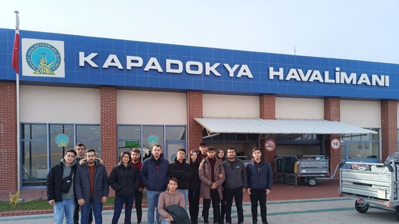 NEVÜ’lü öğrencilerden Kapadokya Havalimanı’na teknik gezi
