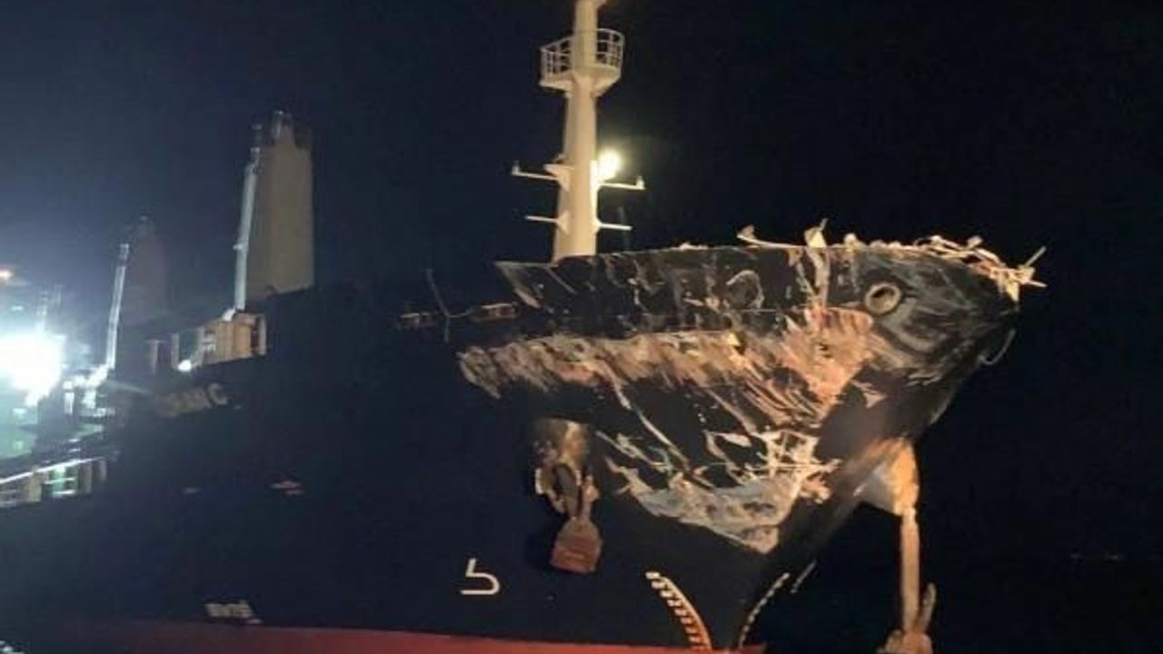 (ÖZEL) İstanbul Boğazı’nda iki geminin çarpıştığı kaza anbean cep telefonu kamerasında