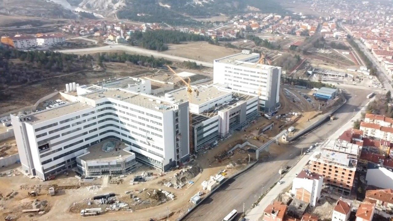 (ÖZEL) Kütahya Şehir Hastanesi inşaatında çalışan işçi sayısı bin 800’e çıkartıldı