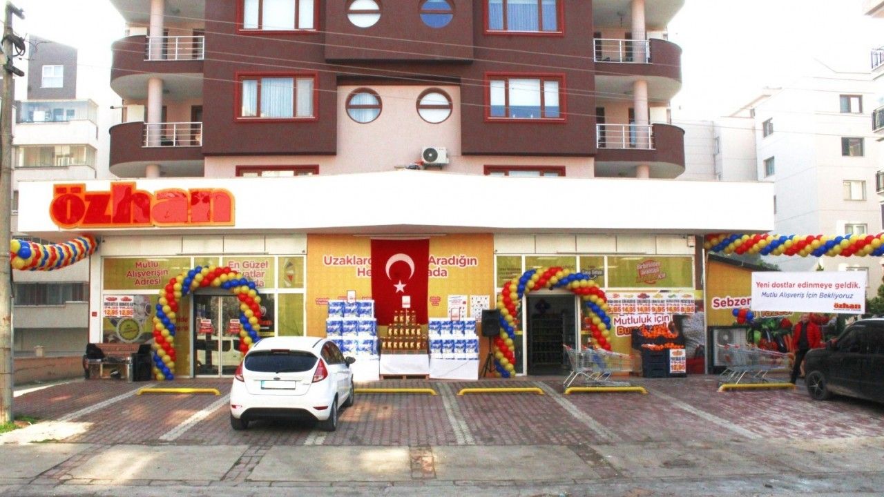 Özhan 51’inci mağazasını Cumhuriyet Mahallesine açtı