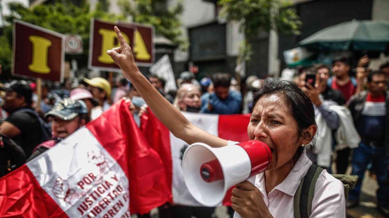 Peru Devlet Başkanı Castillo meclisi feshetti, OHAL ilan edildi