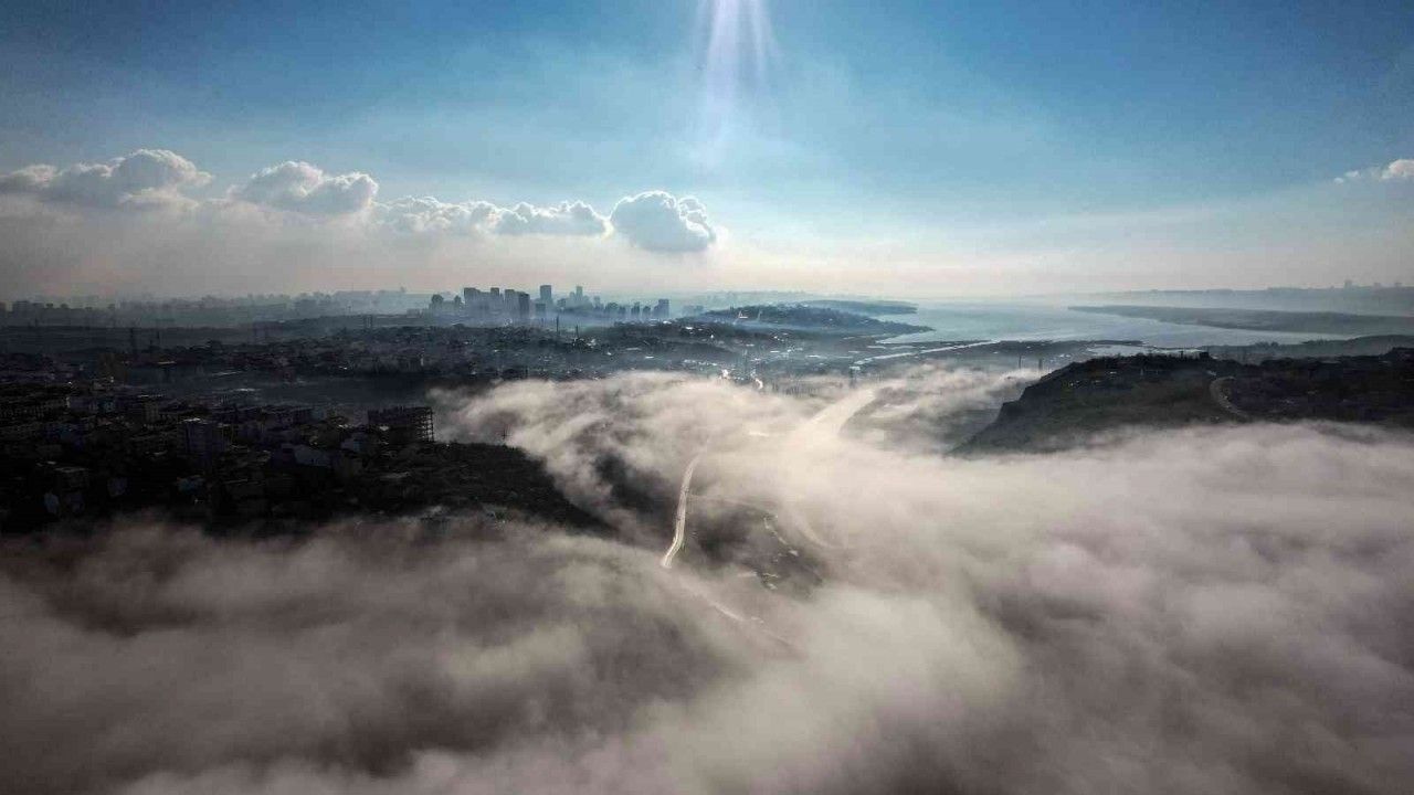 Sis bulutları Başakşehir ve Sazlıdere gölü çevresinde kartpostallık kareler oluşturdu