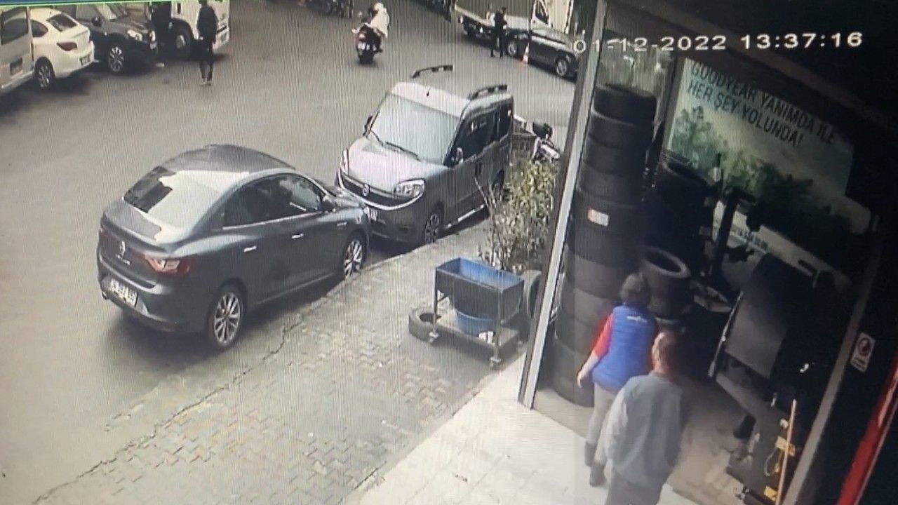 Şişli’de motosikletteki 2 kişiye silahlı saldırı: Olay anı kameraya yansıdı