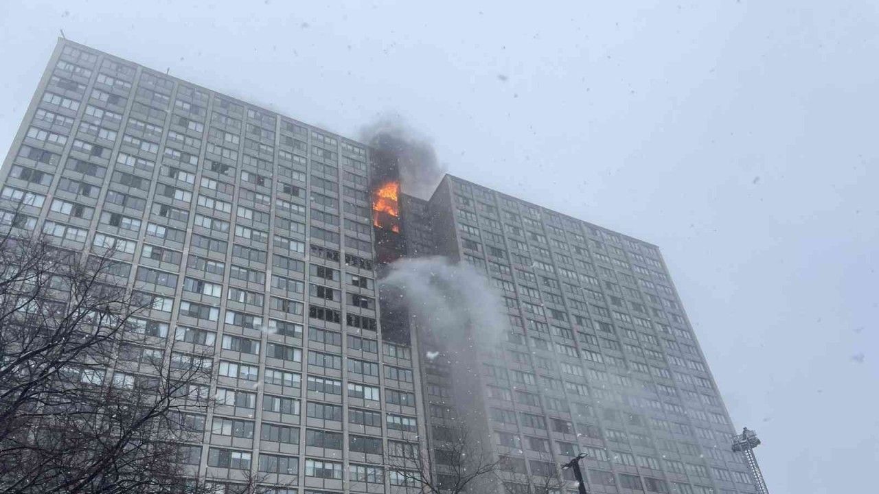 ABD’de 25 katlı binada yangın: 1 ölü, 8 yaralı