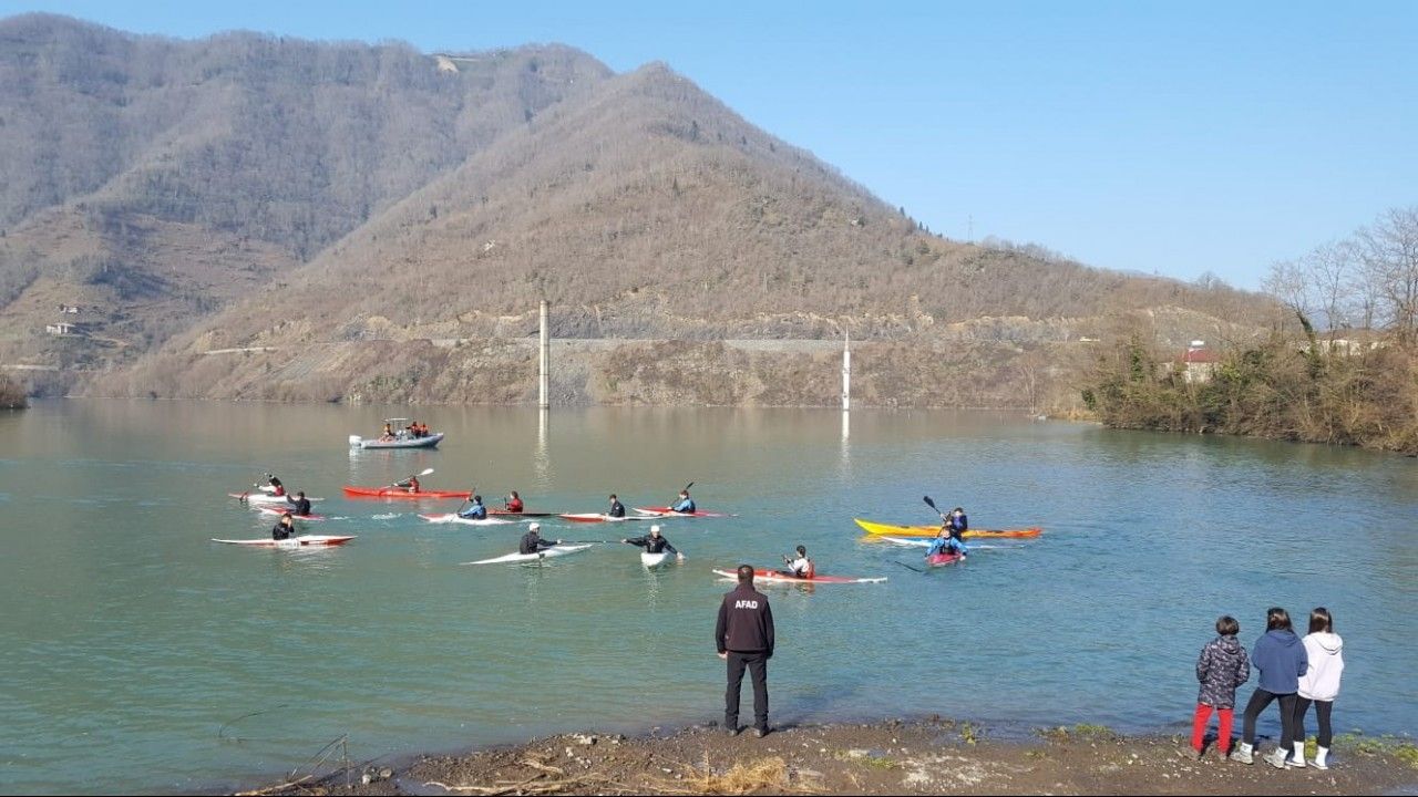 Artvin Muratlı Barajı’nda su sporları şenliği düzenlendi
