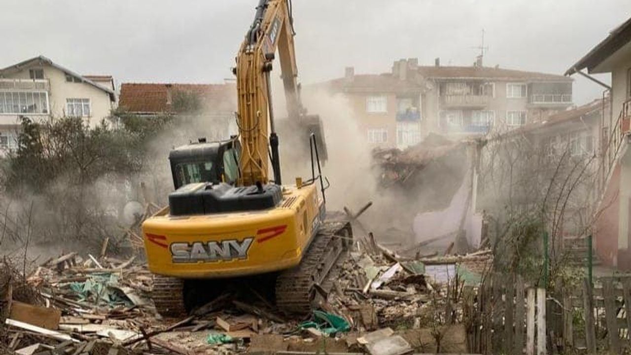 Asrın felaketini yaşayan ilçede yıkılan bina sayısı 111 oldu