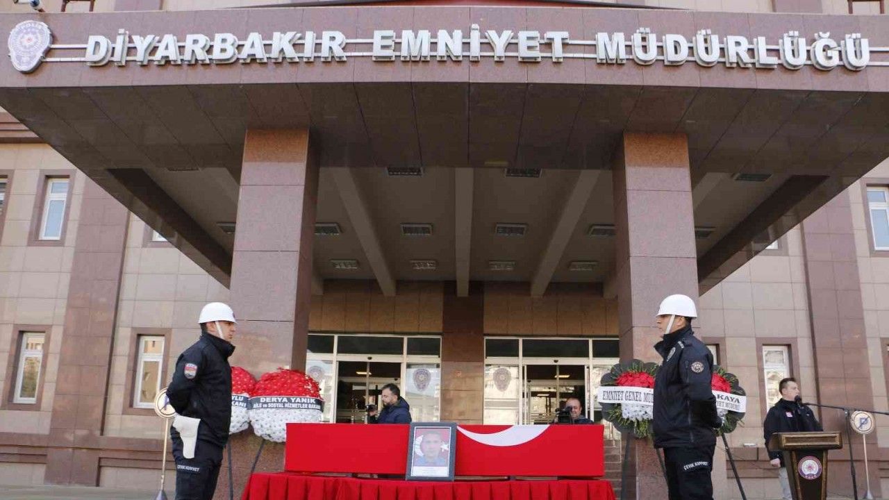 Diyarbakır’da trafik kazasında şehit olan polis memuru için tören düzenlendi