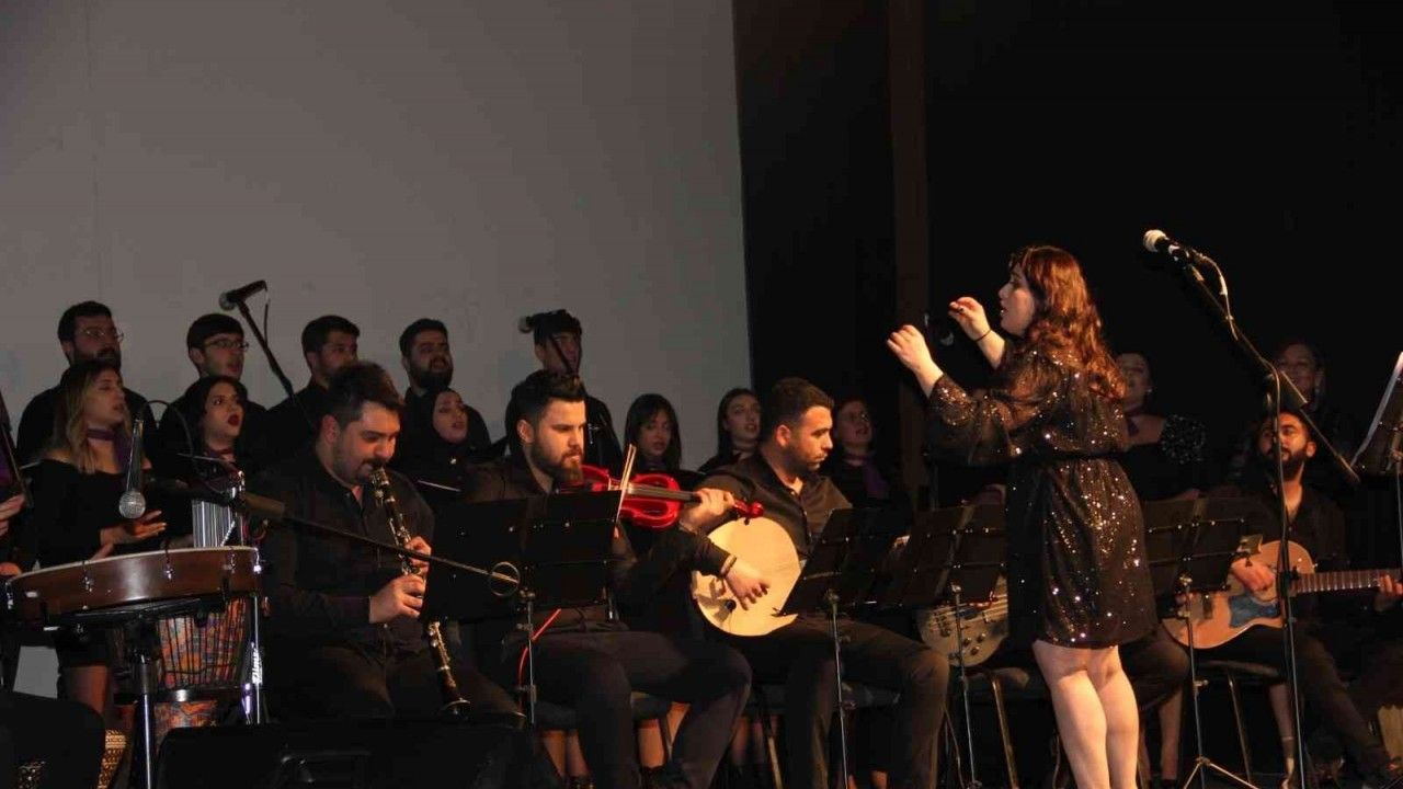 Kars’ta Türk Müziği Korosu dinletisi yoğun ilgi gördü