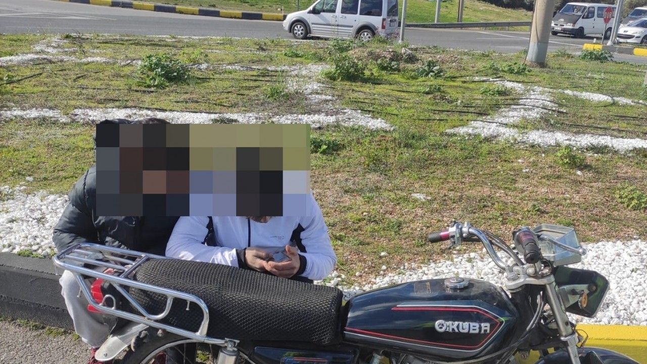 Muğla’da trafik ekipleri iki aranan şahıs ile bir çalıntı motosiklet yakaladı