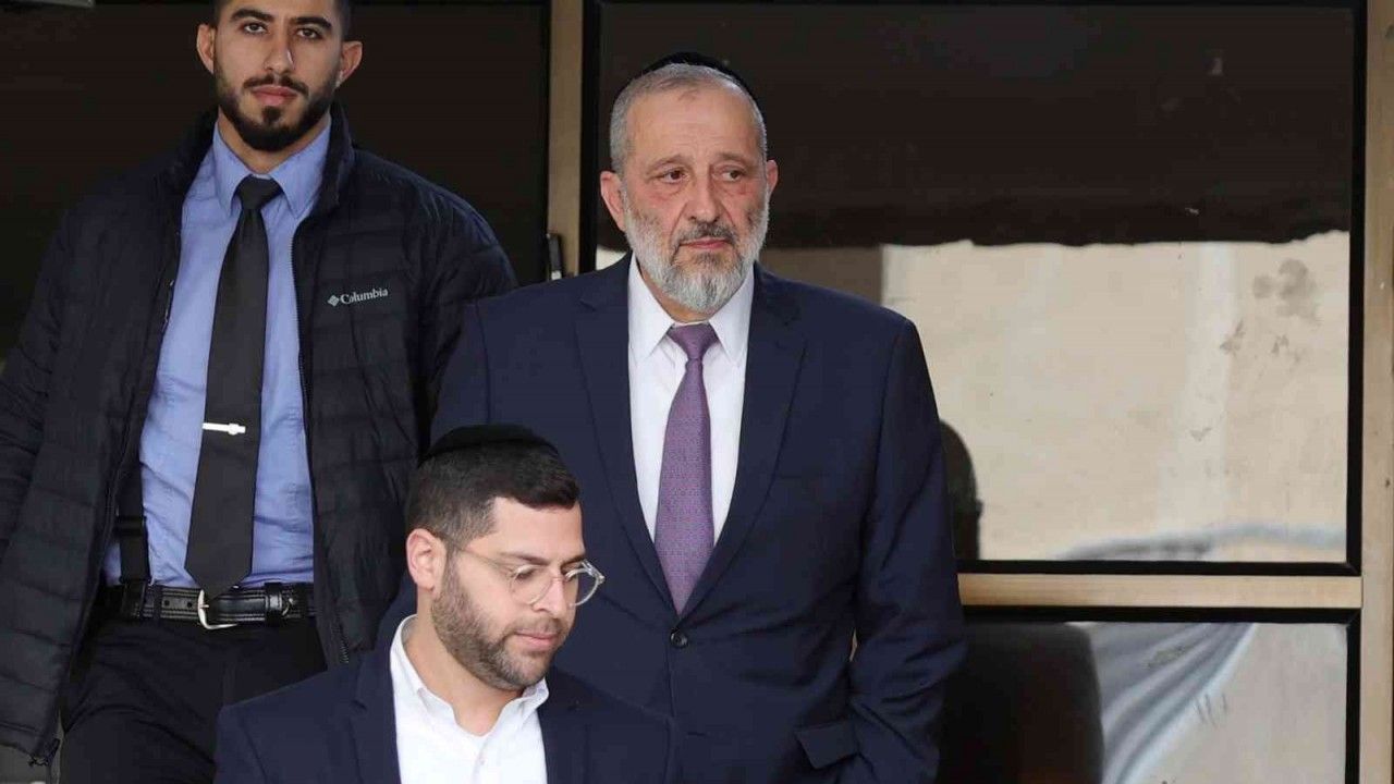 Netenyahu, Şas Partisi lideri Deri’yi kabineden ihraç etti