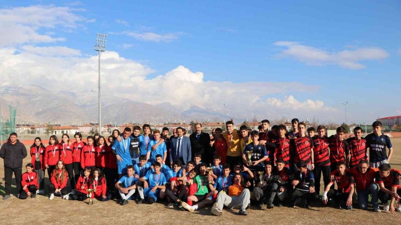 Okul Sporları Futbol müsabakaları tamamlandı
