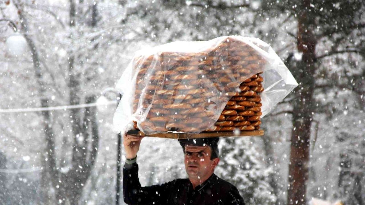 Simitçi Murat çeyrek asırdır ekmek mücadelesi veriyor
