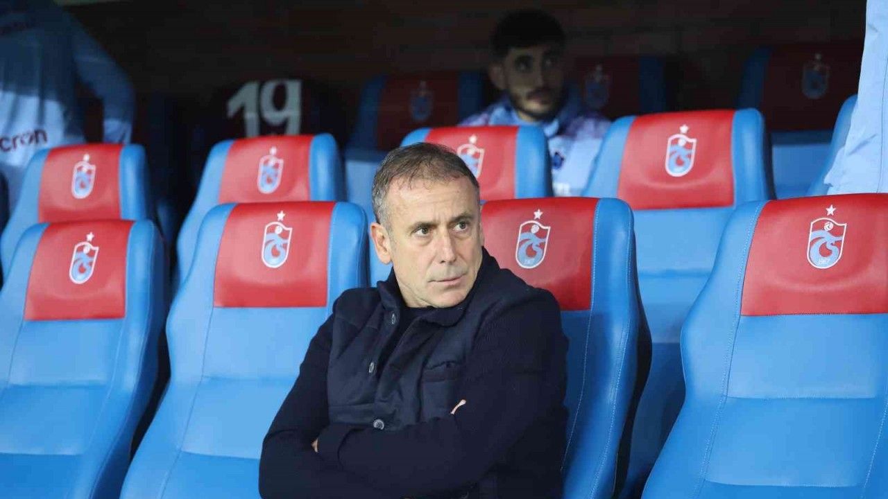 Spor Toto Süper Lig: Trabzonspor: 1 - İstanbulspor: 0 (İlk yarı)