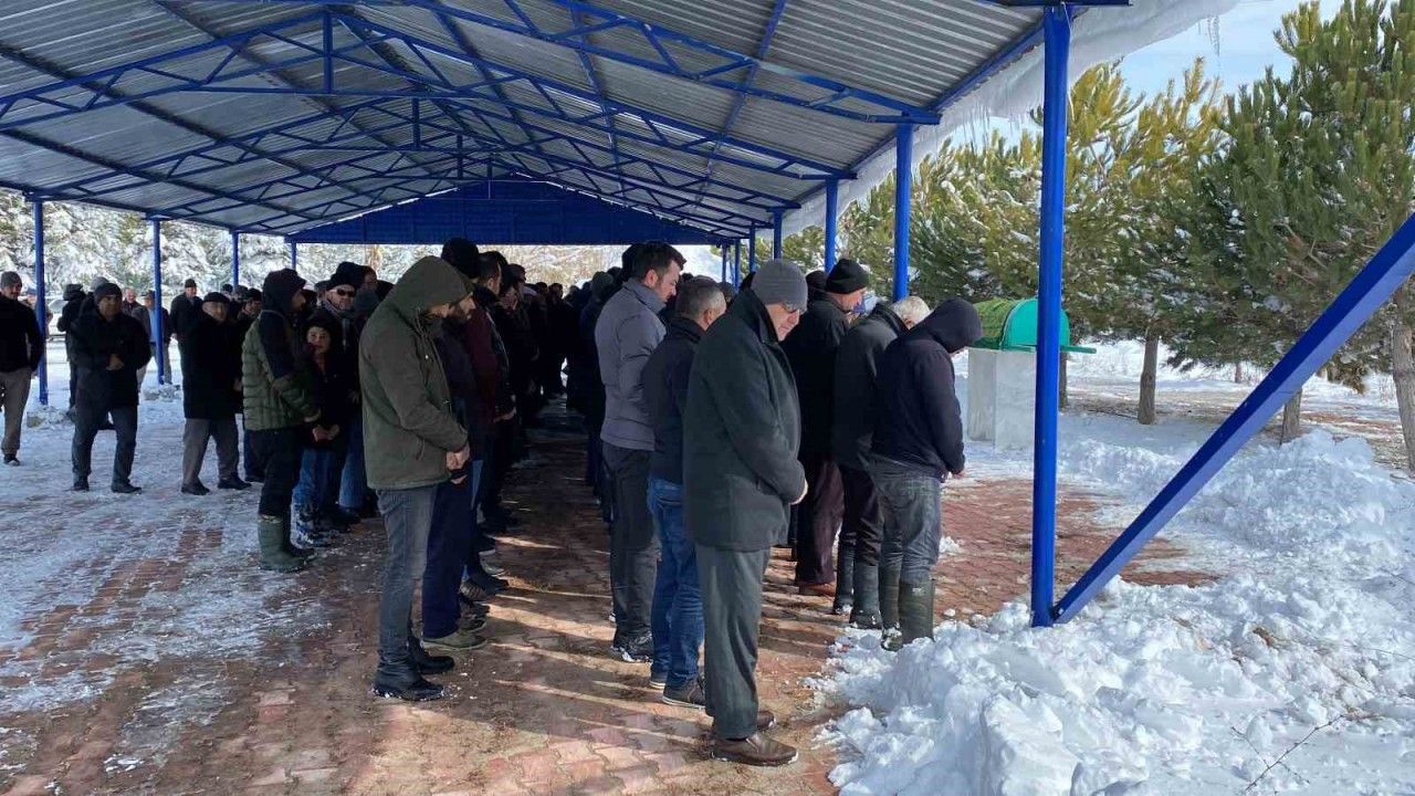 Depremde hayatını kaybeden genç öğretmen Aksaray’da toprağa verildi
