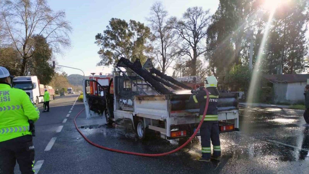 Köyceğiz-Ortaca karayolunda araç yangını