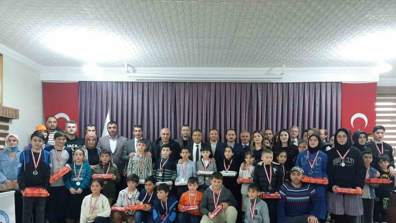 Akıl ve Zeka Oyunları Turnuvası’nda dereceye giren öğrenciler ödüllerine kavuştu