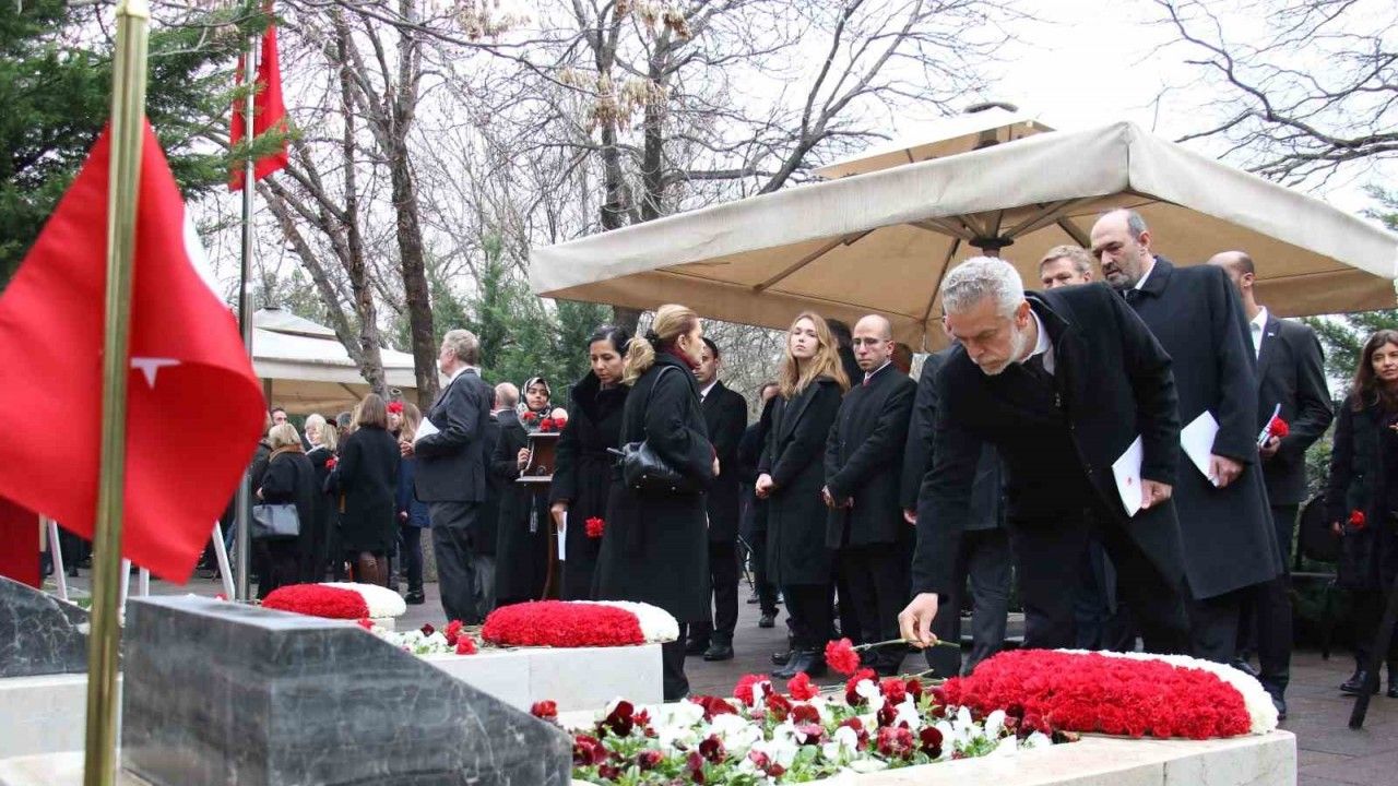 Şehitleri Anma Günü’nde şehit diplomatlar törenle anıldı