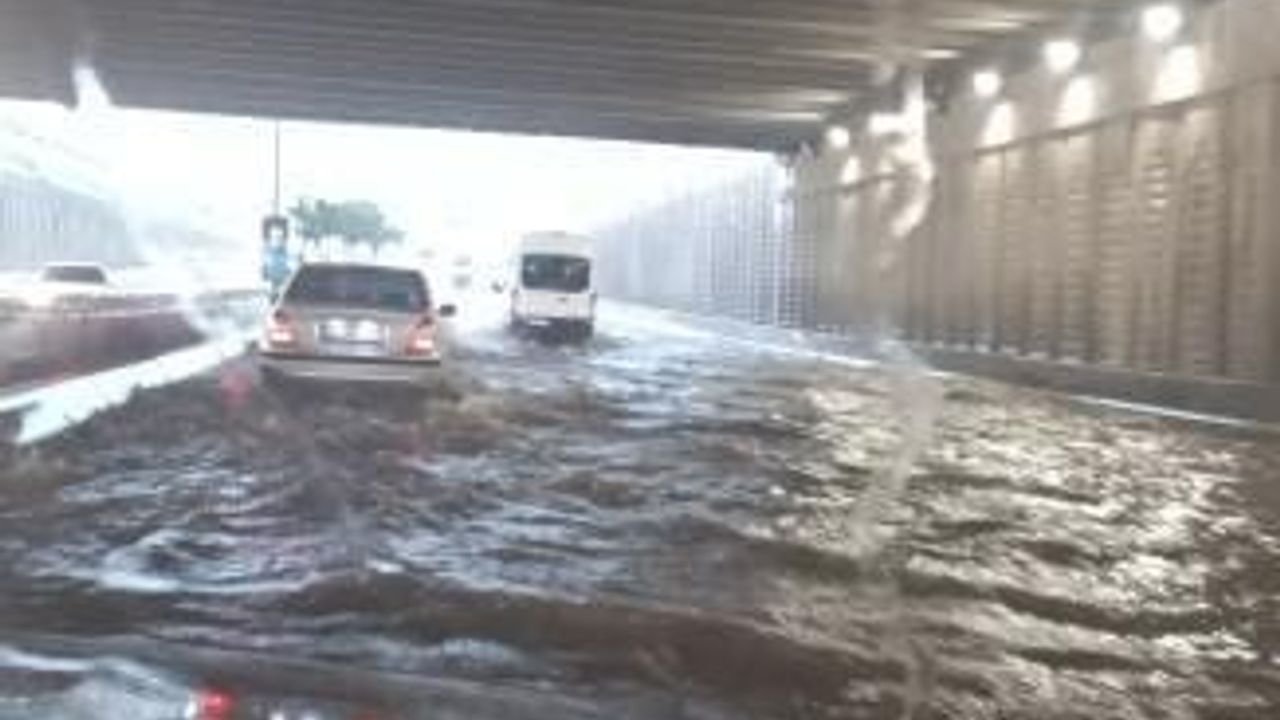 Başkentte köprü altları sel suları altında kaldı