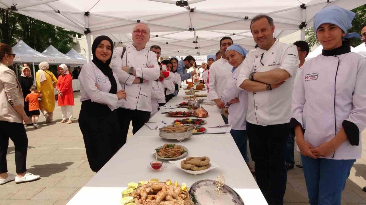 Gastronomi festivalinde Türk mutfağı ve yöresel yemekler sergilendi
