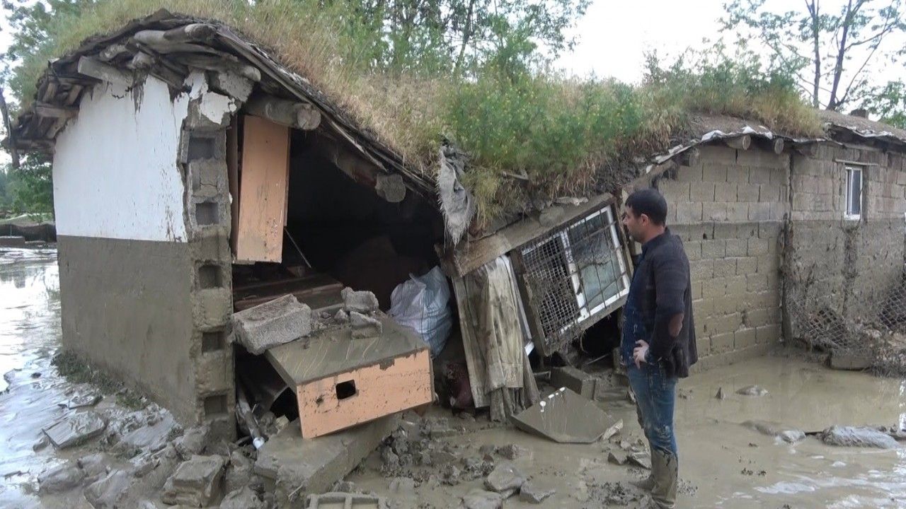 Muş’ta sağanak sele neden oldu: 7 ev 1 araç hasar gördü