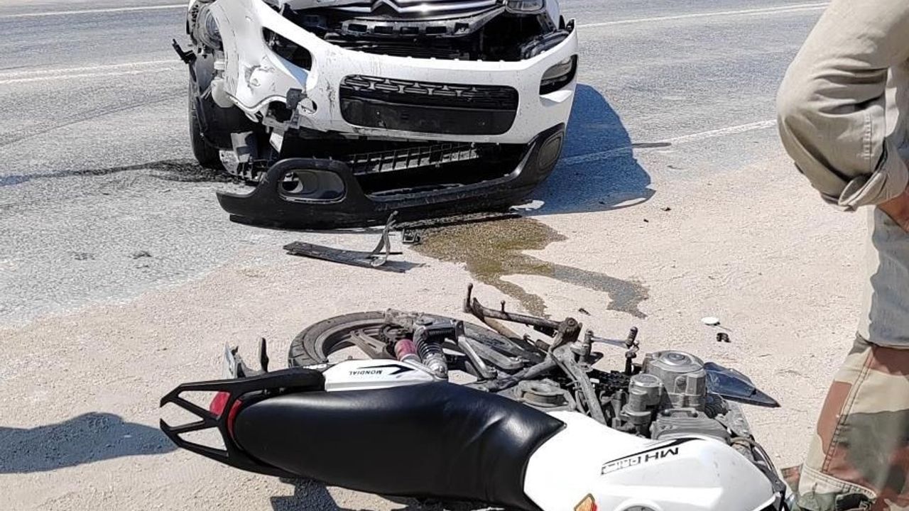 Otomobil ile motosiklet kafa kafaya çarpıştı: 1 ağır yaralı