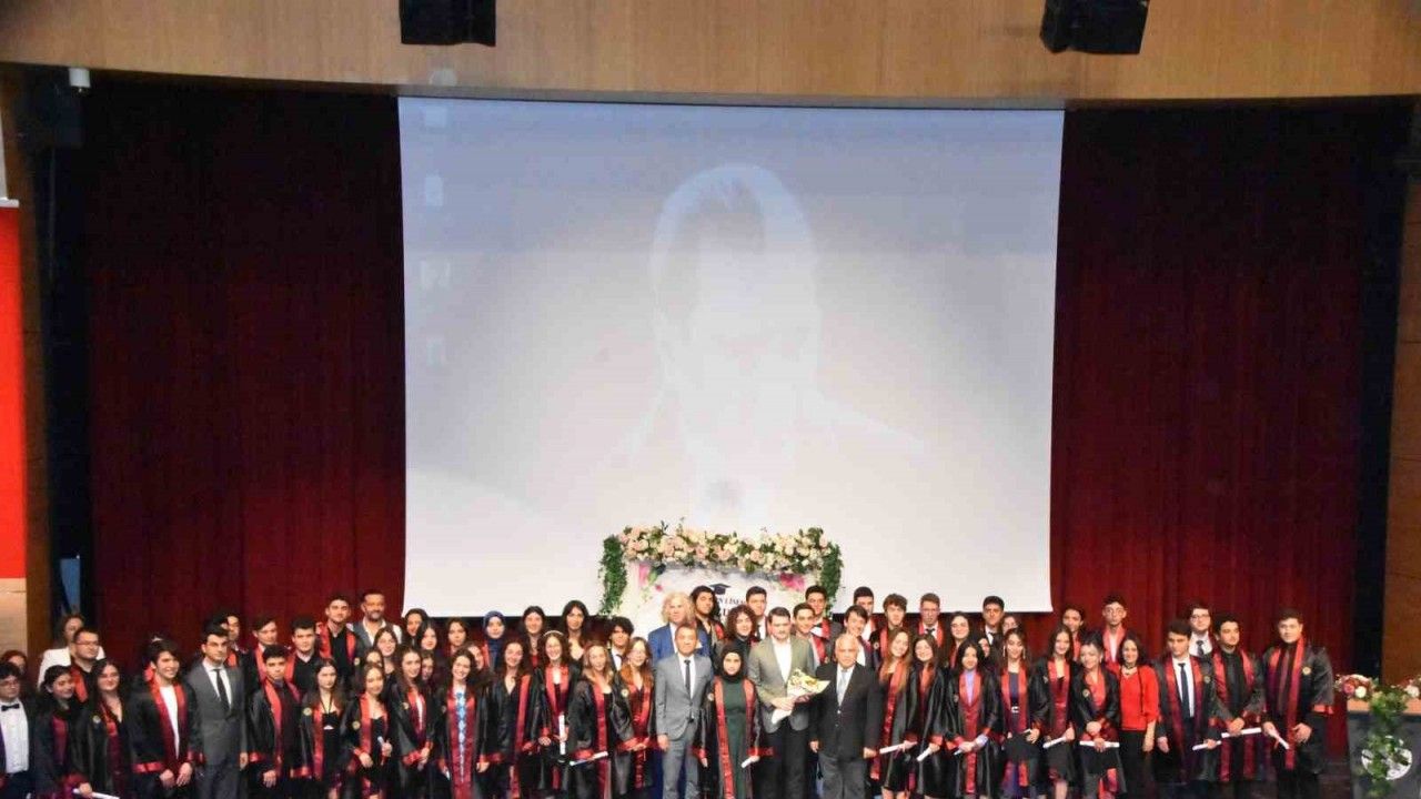 Sinop Fen Lisesi’nde mezuniyet coşkusu
