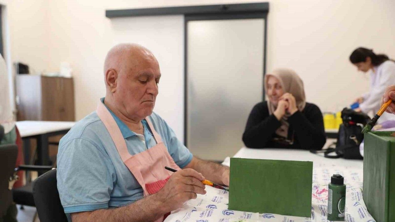 Bağcılar’da yaşlıların buluşma noktası Vefahane Yaşam Merkezi oldu