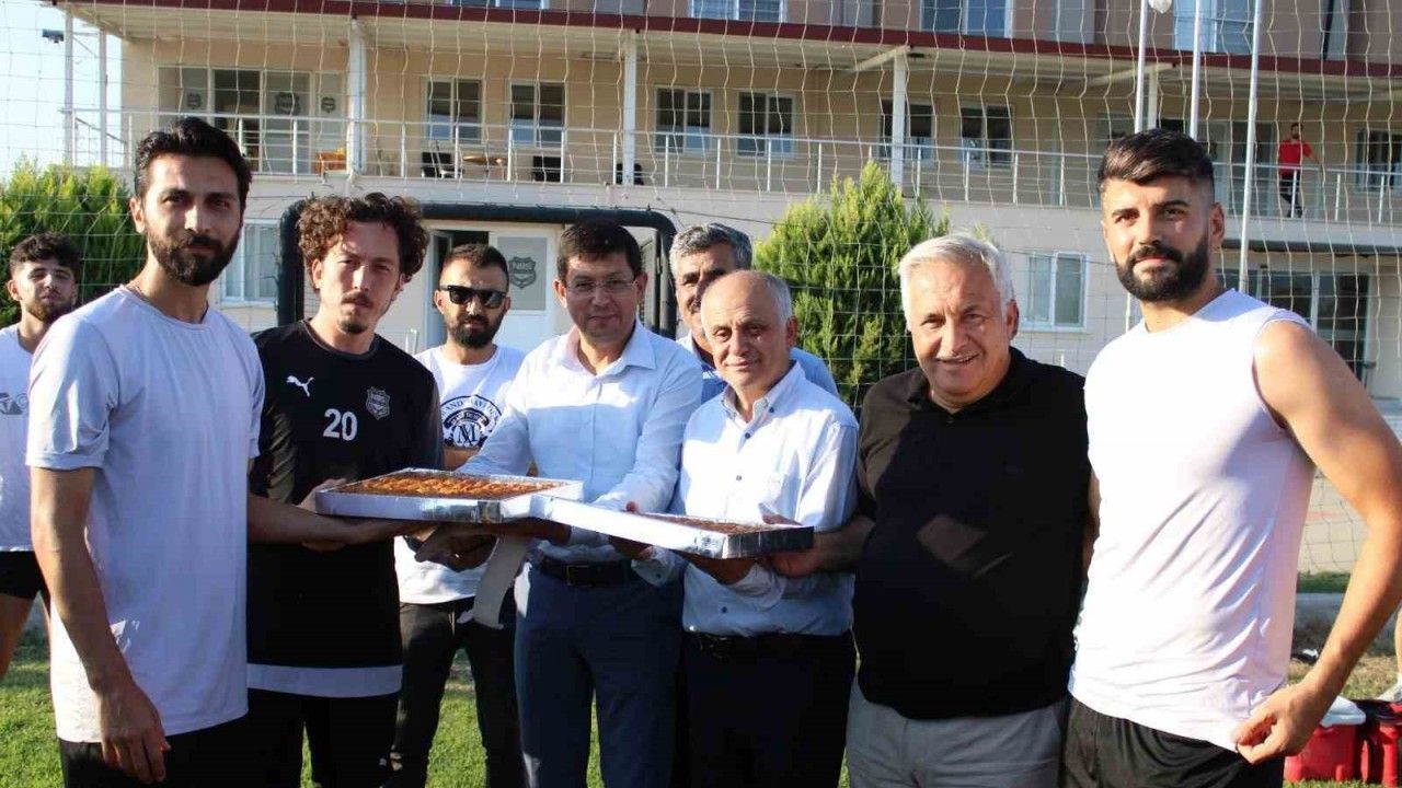 Başkan Özcan’dan Nazilli Belediyespor’a baklavalı ziyaret