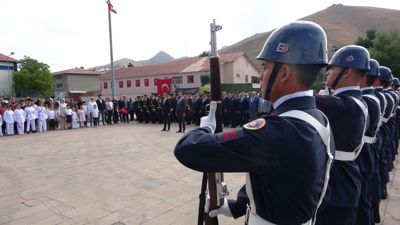 Bitlis’te 30 Ağustos Zafer Bayramı kutlamaları