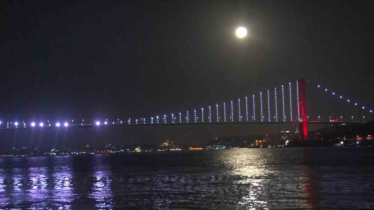 İstanbul’da “Süper Ay” manzaraları