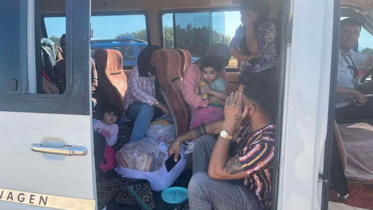 Ayvacık’ta 19 kaçak göçmen ile 1 göçmen kaçakçısı yakalandı