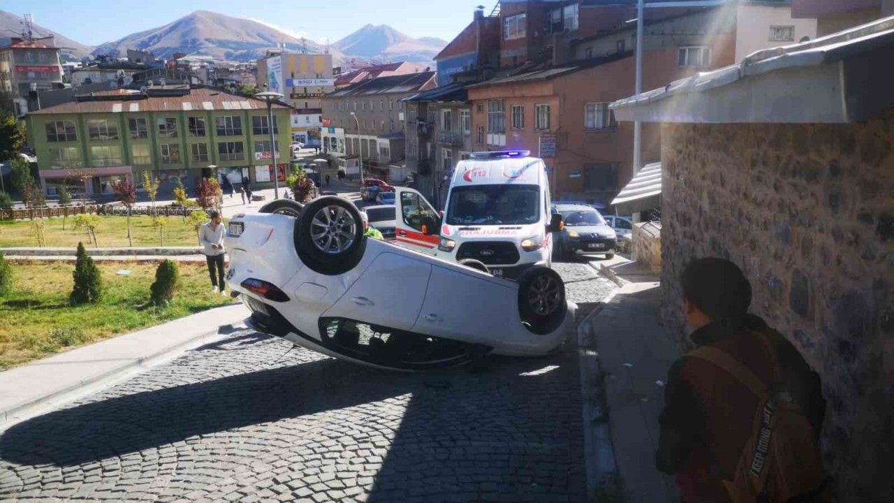 Erzurum’da trafik kazası: Araç takla attı