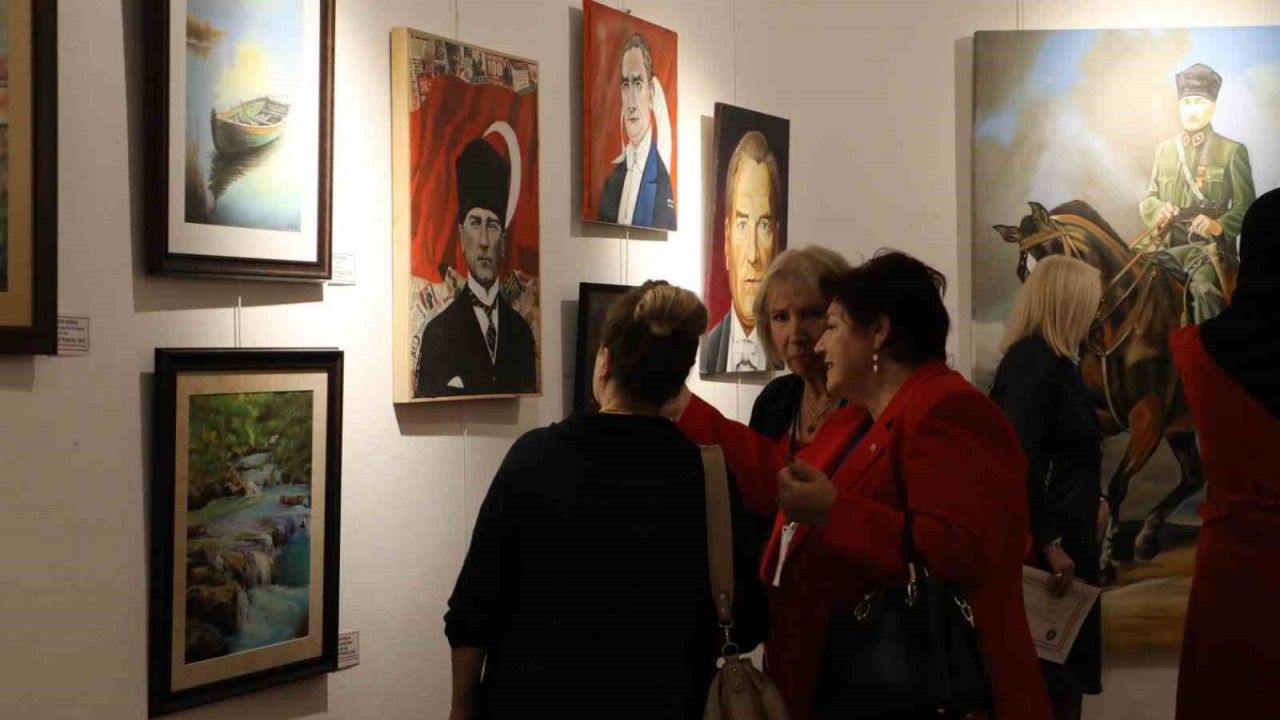 "Cumhuriyet ve Biz" sergisi sanatseverlerin beğenisine sunuldu
