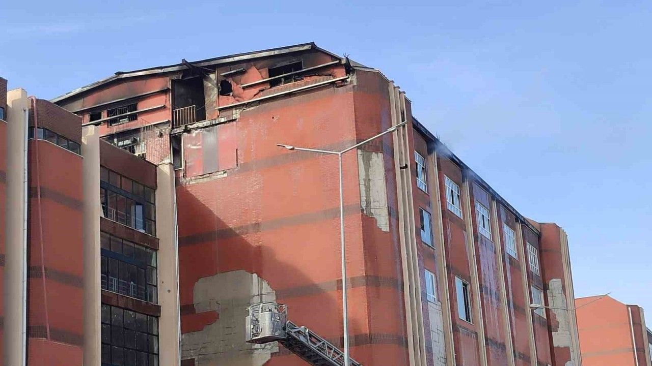 Başakşehir’de ayakkabı imalathanesinde çıkan yangın 4 saat sonra söndürüldü