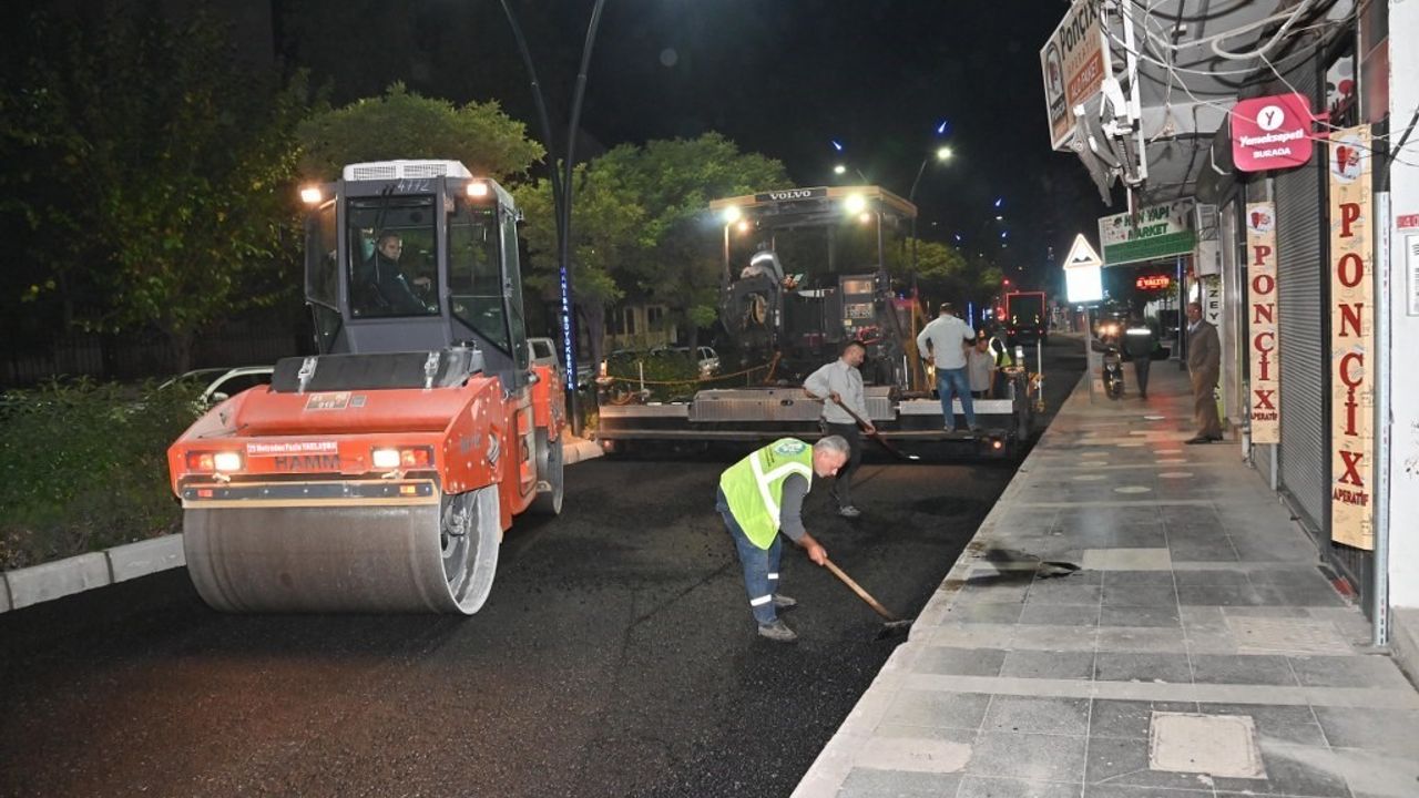 Gece gündüz çalışılarak asfalt çalışmalarını tamamladılar