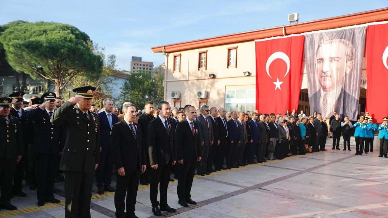 Ulu Önder Atatürk, İzmir’in ilçelerinde törenlerle anıldı