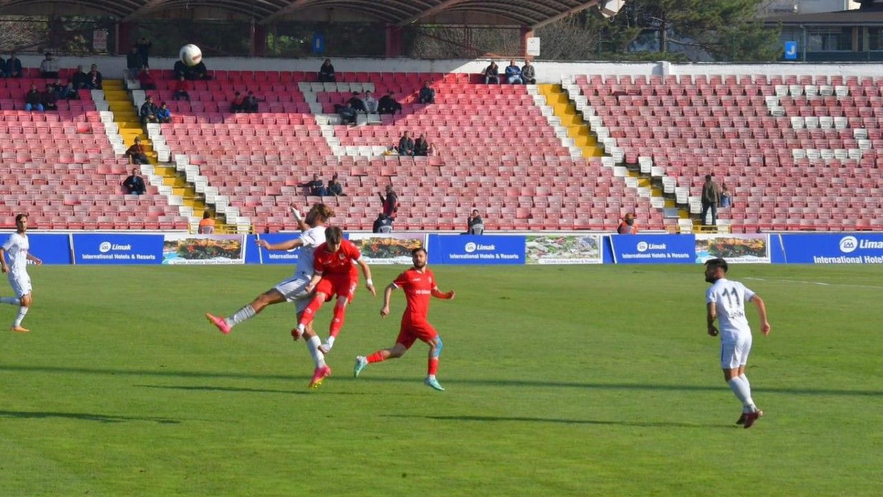TFF 3. Lig: Balıkesirspor: 2 - Bergama Belediyespor: 2