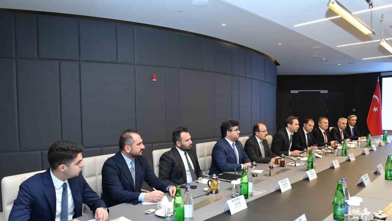 Bakan Bayraktar, Azerbaycan Ekonomi Bakanı Cabbarov ile görüştü