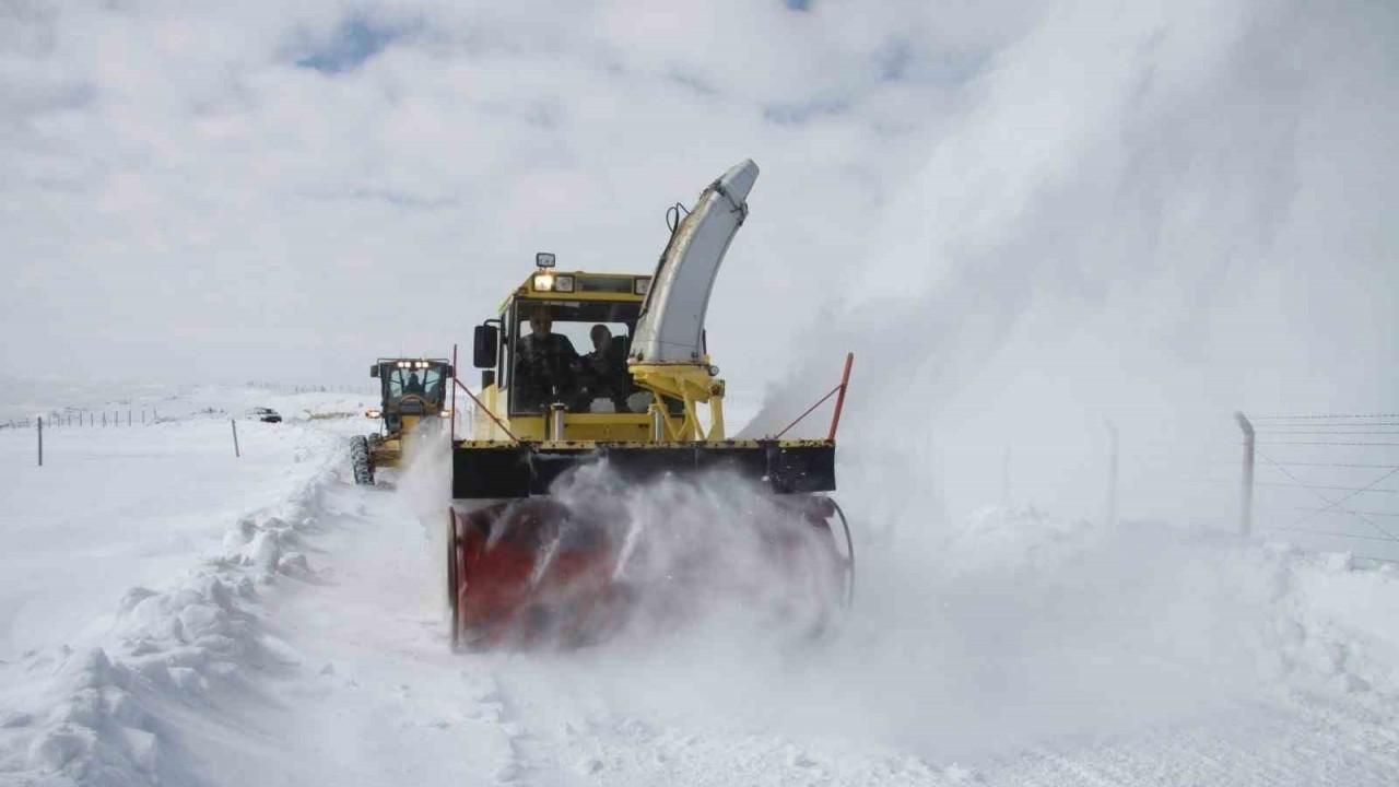 Erzincan'da Kar ve Tipi Sonrası 375 Köy Yolu Açıldı