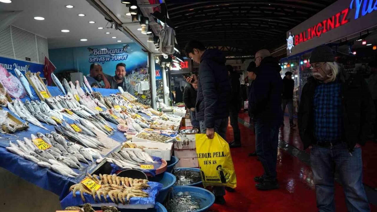 İstanbul’da beklenen kar yağışıyla birlikte balık fiyatlarının düşmesi bekleniyor