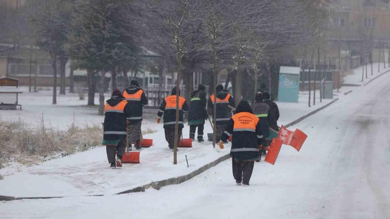 Nevşehir’de kar ile mücadele başladı