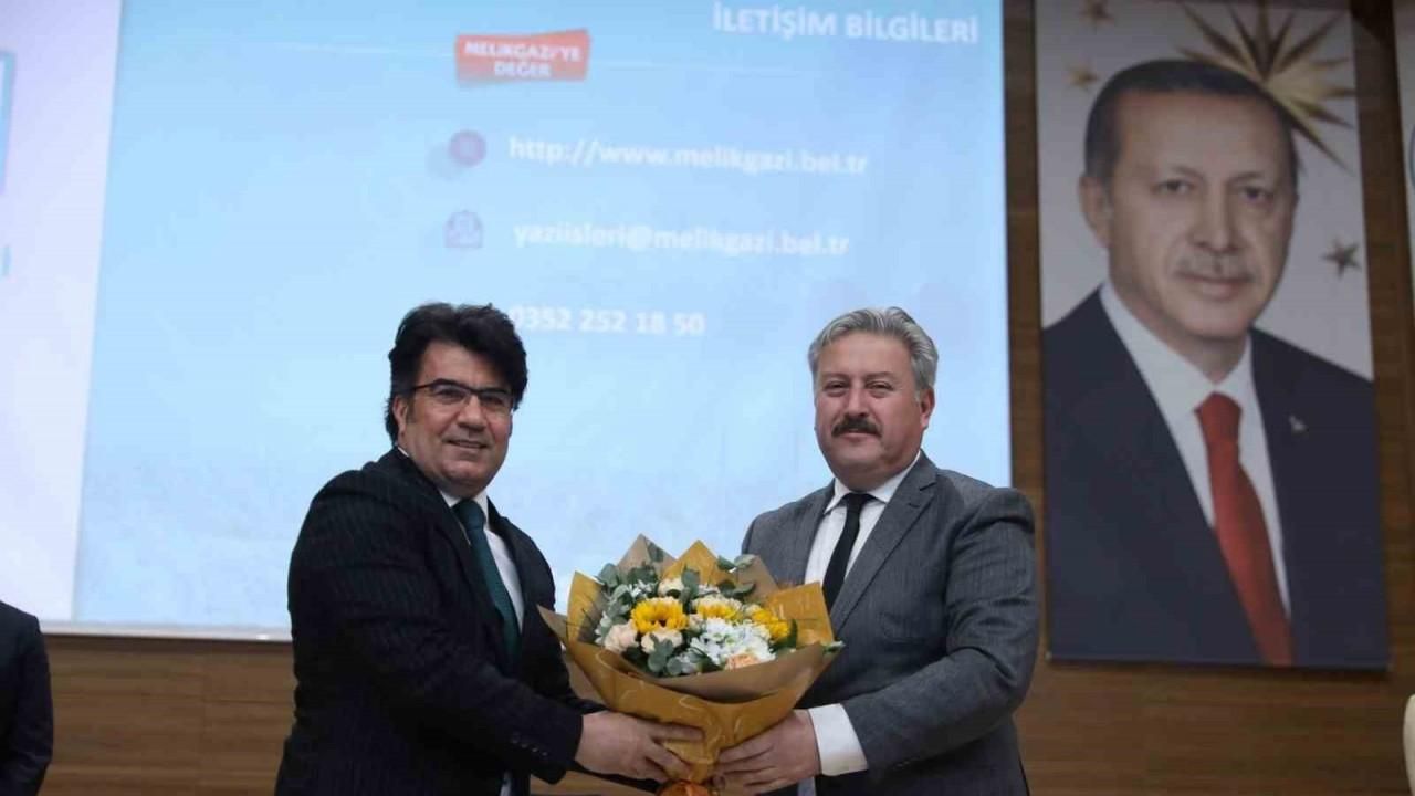 Melikgazi’nin uyum içince çalışan meclis üyeleri Başkan Palancıoğlu’nu tebrik etti